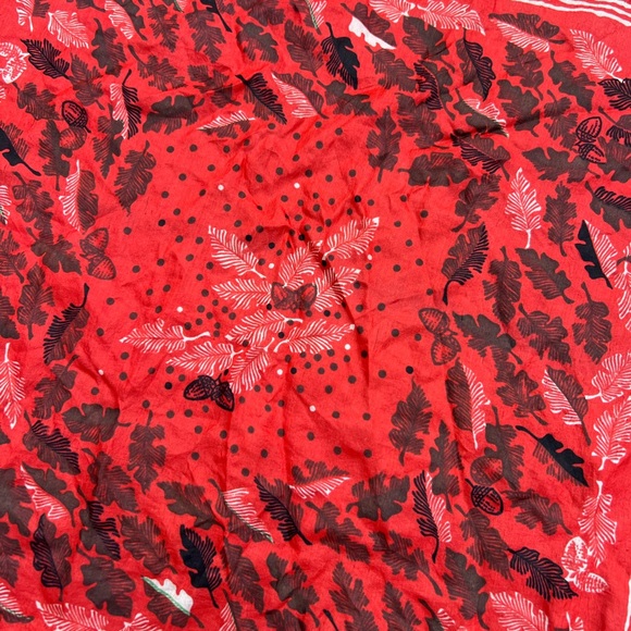 Red 16” Silk Scarf Oak Leaf Acorn Pattern Green Trim Vintage Fashion Hair Neck - Picture 3 of 5